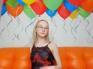 DoraaRols on cam for live free nude video chat now