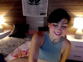 Liiuth on cam for live free nude video chat now