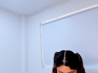 valentina-Leon on cam for live free nude video chat now