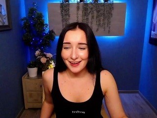 YouLovePolly on cam for live free nude video chat now
