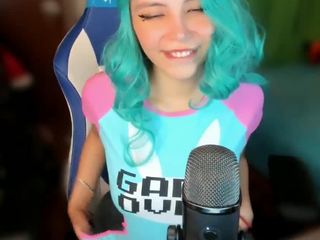 AryVilchis on cam for live free nude video chat now