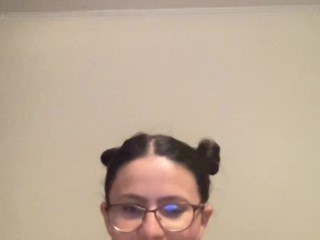 BritneyXO on cam for live free nude video chat now