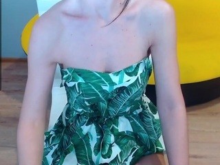 IzzyCamPlay on cam for live free nude video chat now