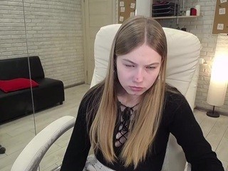KeiraKowalski on cam for live free nude video chat now