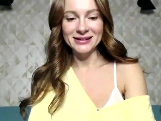 KristinaSun on cam for live free nude video chat now