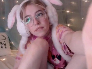 littleladyyyy on cam for live free nude video chat now