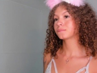 madiison-ivyy on cam for live free nude video chat now