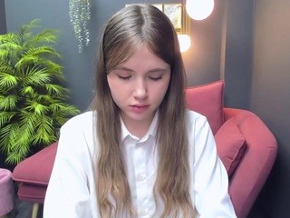 MaryannSoft on cam for live free nude video chat now