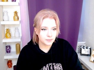 Chloe Novak on cam for live free nude video chat now