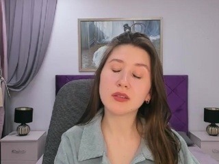 EmiliaYoumans on cam for live free nude video chat now