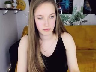 EvaMaddison on cam for live free nude video chat now