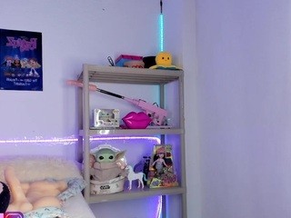 ?, SOYNICOLE09?? on cam for live free nude video chat now