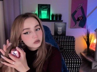 LalyLisa on cam for live free nude video chat now