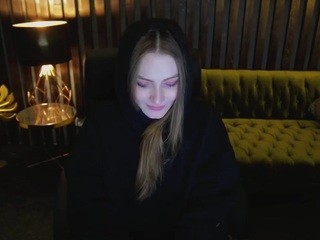 Lolli Dolli on cam for live free nude video chat now