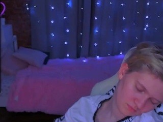 URSHYBABE on cam for live free nude video chat now