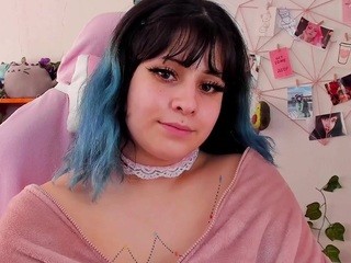 Camiiowo on cam for live free nude video chat now