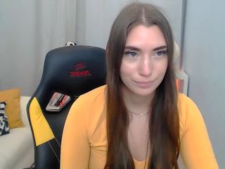 Elise from the Moon on cam for live free nude video chat now