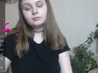 EmiliyaGloss on cam for live free nude video chat now