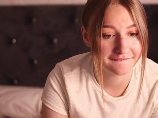 AmeliaVenus on cam for live free nude video chat now