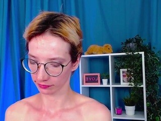 Chlloe on cam for live free nude video chat now