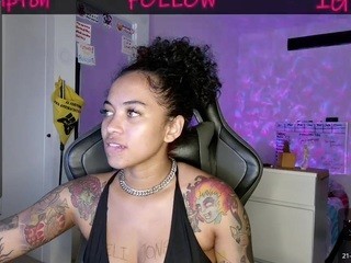 alesyahampton on cam for live free nude video chat now