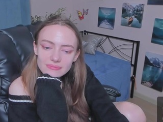 ErinMaiden on cam for live free nude video chat now