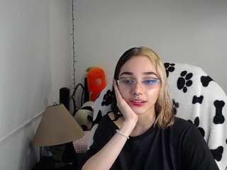 little-vivi1 on cam for live free nude video chat now
