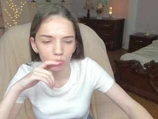 EmaGray on cam for live free nude video chat now