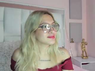 EMILYSWEETY99 on cam for live free nude video chat now