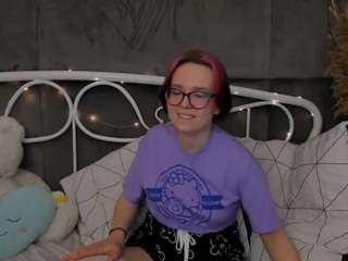 LizieCute on cam for live free nude video chat now