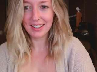 LucyAllen4201 on cam for live free nude video chat now