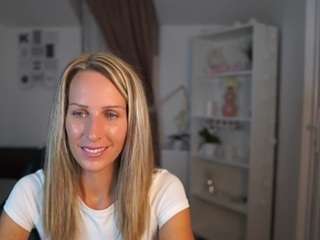 NikkiSexx18 on cam for live free nude video chat now