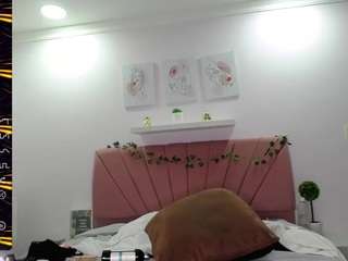 Isa30 on cam for live free nude video chat now