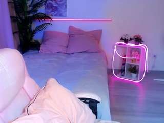 NicoleTate on cam for live free nude video chat now