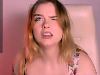 Nikkiloud on cam for live free nude video chat now