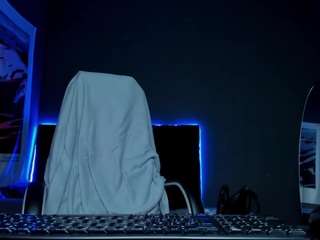 Goddess Sandra on cam for live free nude video chat now