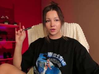 Lilian on cam for live free nude video chat now