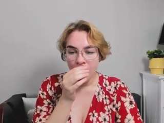 MarilynKitty on cam for live free nude video chat now