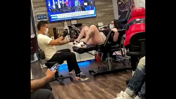 Orgasmo mientras tatuaba