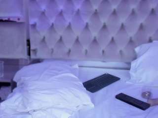 Saraa-fox on cam for live free nude video chat now