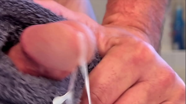 Me masturbating to orgasm 8