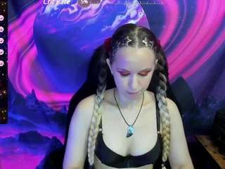 Temptress Nola on cam for live free nude video chat now
