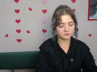 HannaCurly on cam for live free nude video chat now