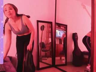 keellyy-smith on cam for live free nude video chat now