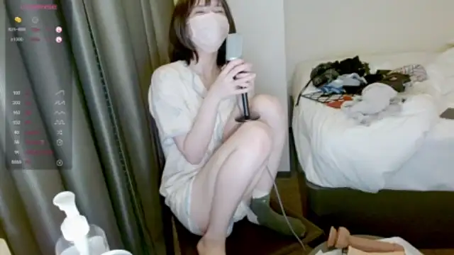 ay–Papi naked in live sex video chat