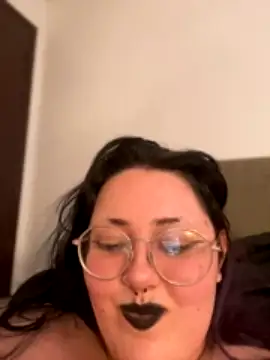 cutegothcrybaby naked in live sex video chat