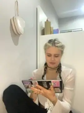 ElasticGirlXx naked in live sex video chat