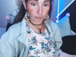 Emilysvela on webcam for live free nude chat now