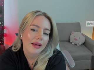 karinawills on webcam for live free nude chat now