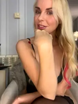 KikiVega naked in live sex video chat